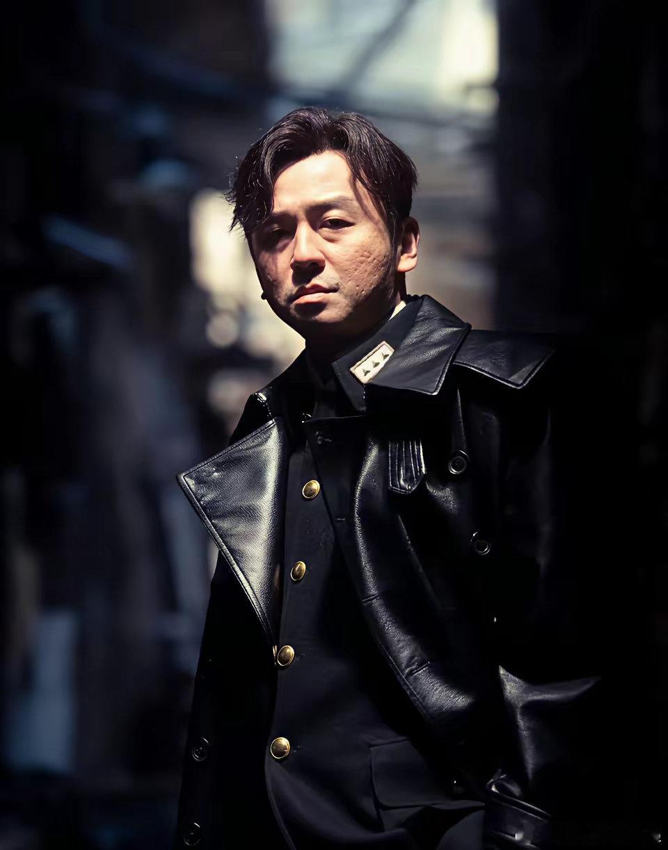 雷佳音，听点劝吧能不能不要演戏了我真对看不下去了，你演戏演的真的是​不像演的呢，