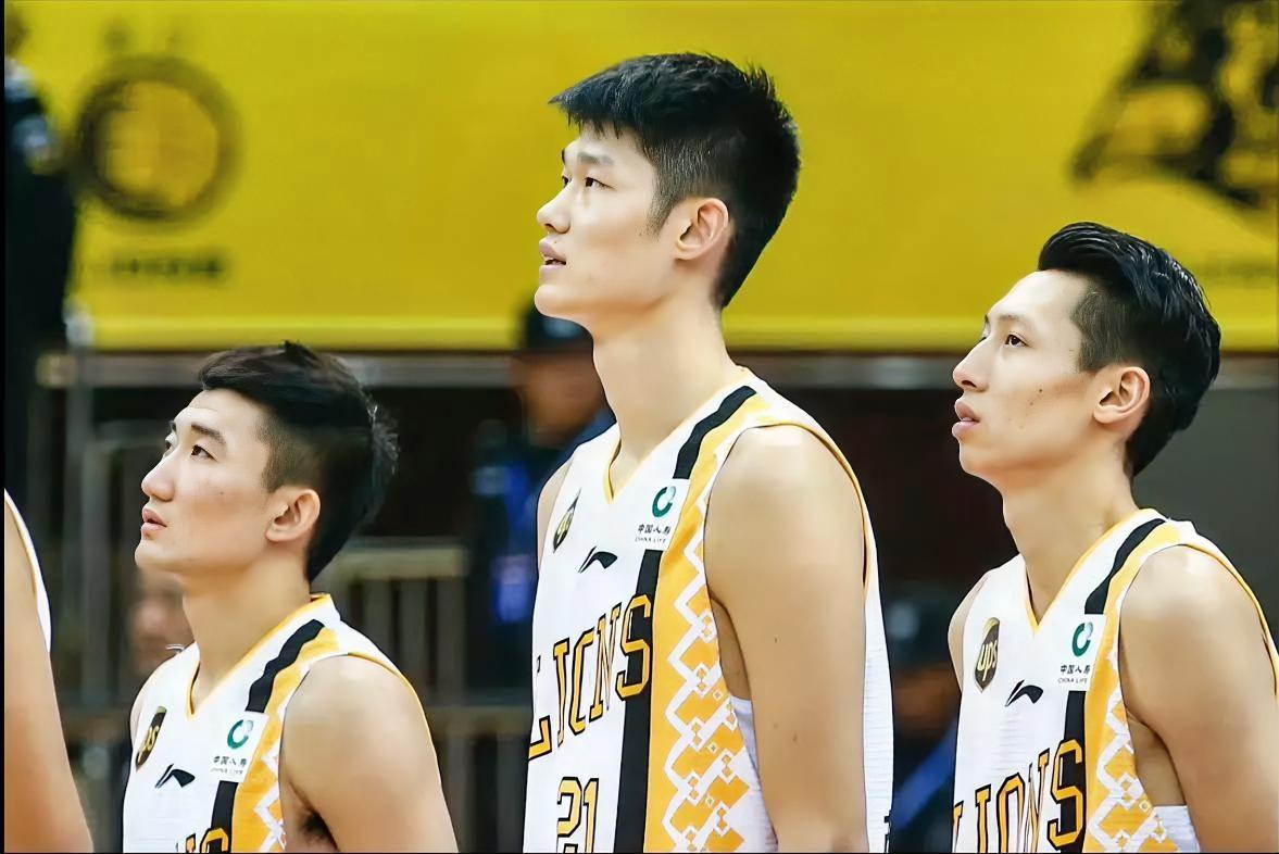 大胆预测！广厦队新赛季揭幕战12人轮换名单如下:1.后卫线孙铭徽，赵岩昊