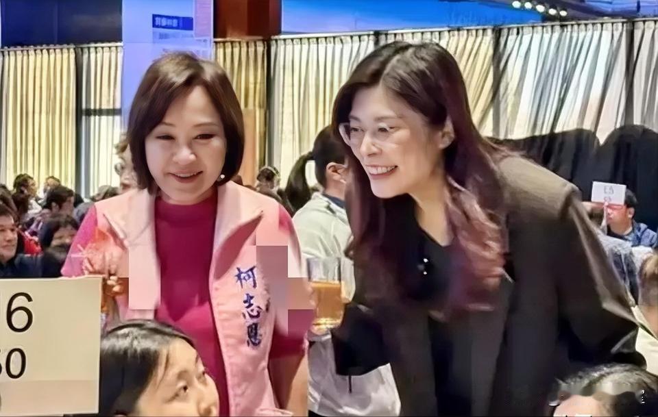 高雄选战迎来变局，柯志恩幡然醒悟，在郑丽文巨大光环的加持下，民调大幅跃升，不仅赢