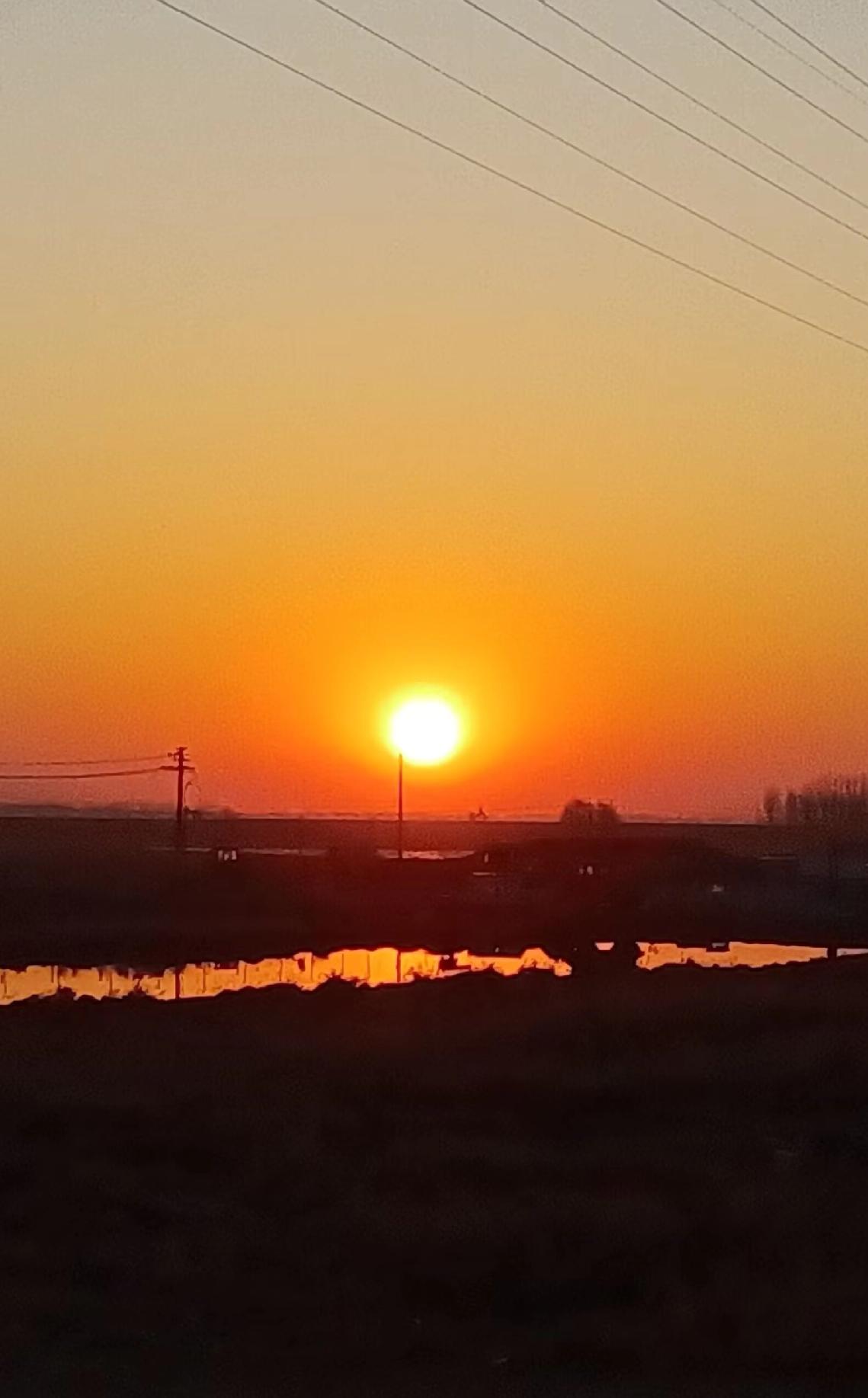 一个很好的朋友，现在落难了。年轻时候可是牛逼了，胆子大，敢想敢干，跑到南方赚