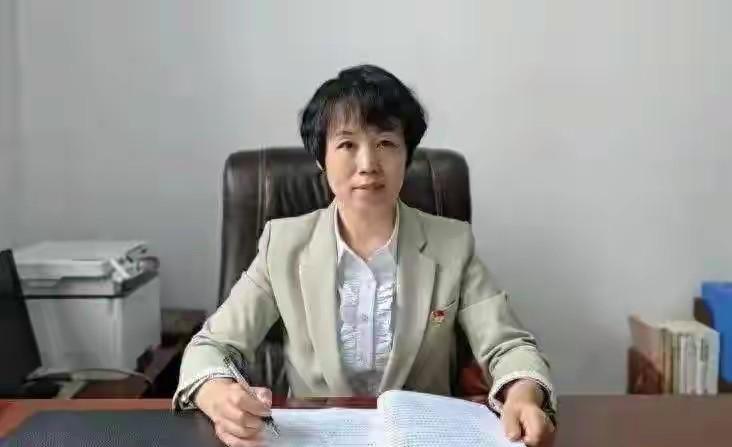当了16年的校长被查了。聊城的徐校长被查了，一个中学的校长在学校可谓集权力与地