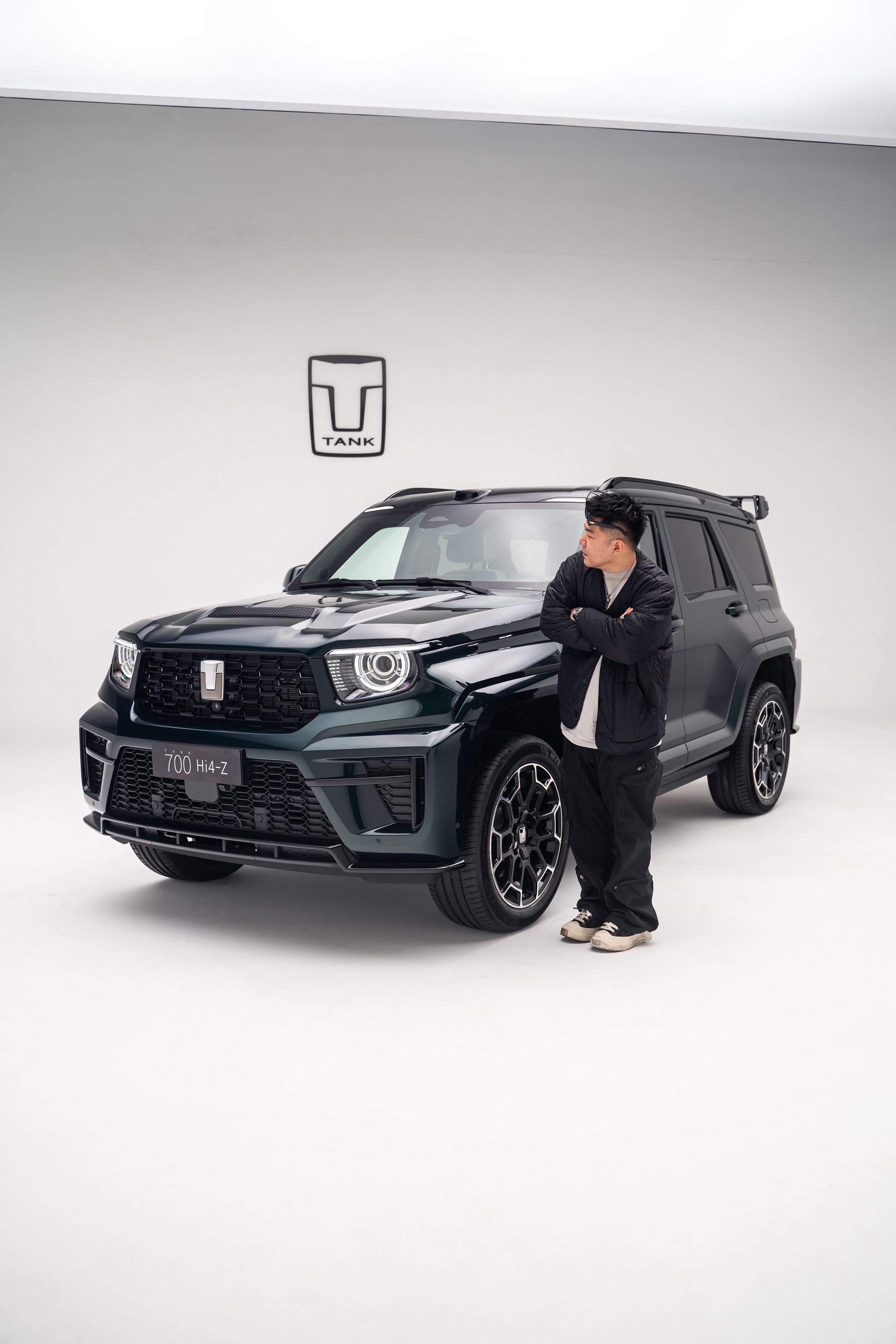 奇怪了，多年的腰伤突然好了！麒麟坦克！全新700Z这个颜色真的超级耐看...