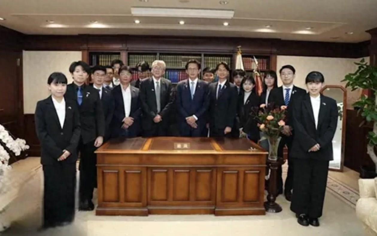 黄国昌人设彻底崩了！一趟日本之行，没给民众党镀金。反倒把自己钉在了投机政客的