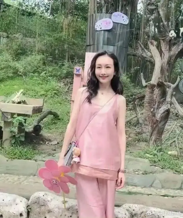 王鸥产子后老态毕现，网友忍不住吐槽：咋像“姨太太”呢？​​