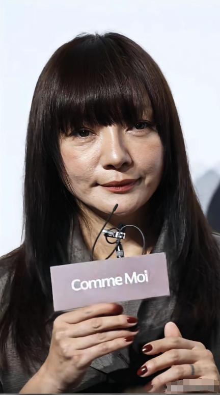 谁敢想，当年做梦都想娶回家的女神竟然变成这样了，差点没认出来！中国初代超模春
