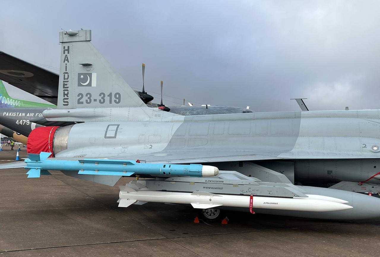 霹雳-15E空空导弹首次在欧洲展出！近日巴基斯坦空军派出了枭龙blockII