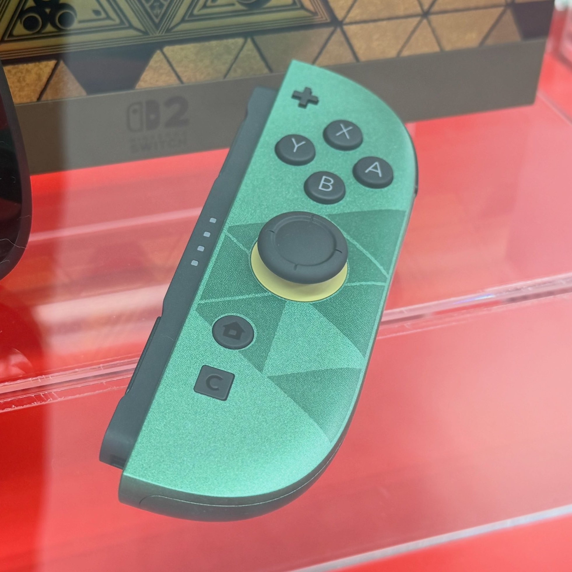 博主4amLaundry线下实拍《塞尔达传说》40周年Switch2限定机，感叹