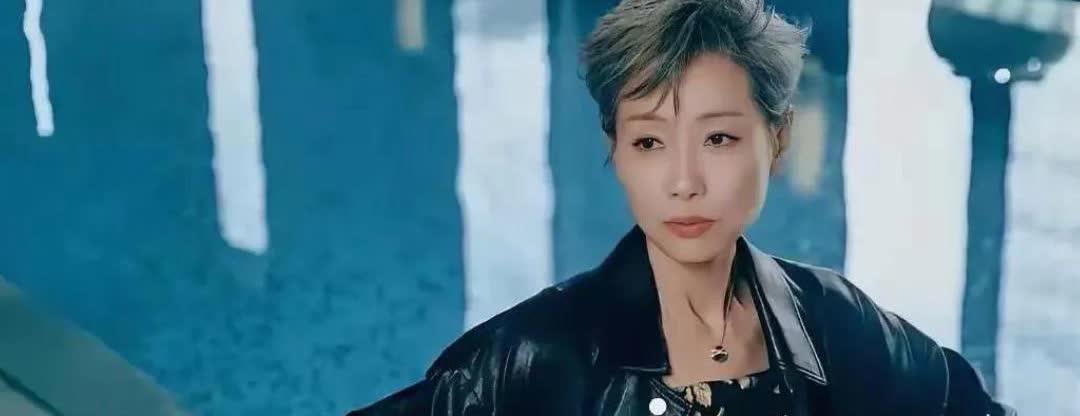 果然，事出反常必有妖。叶童在凌晨2点多突然宣布，以后不参加新白娘子演唱会，不查不