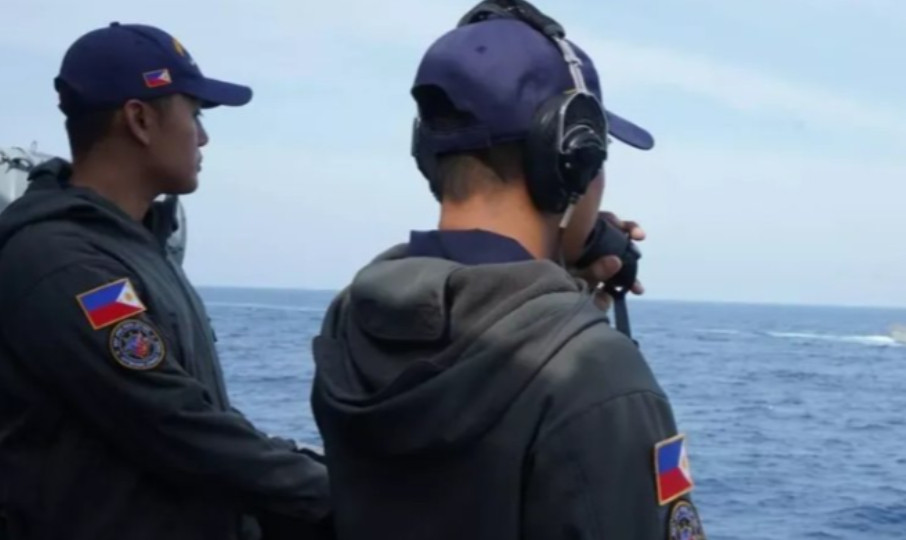 在仁爱礁拦截中方渔船！菲律宾称没收化学品，出动大批武装部队。10月24日，菲律宾