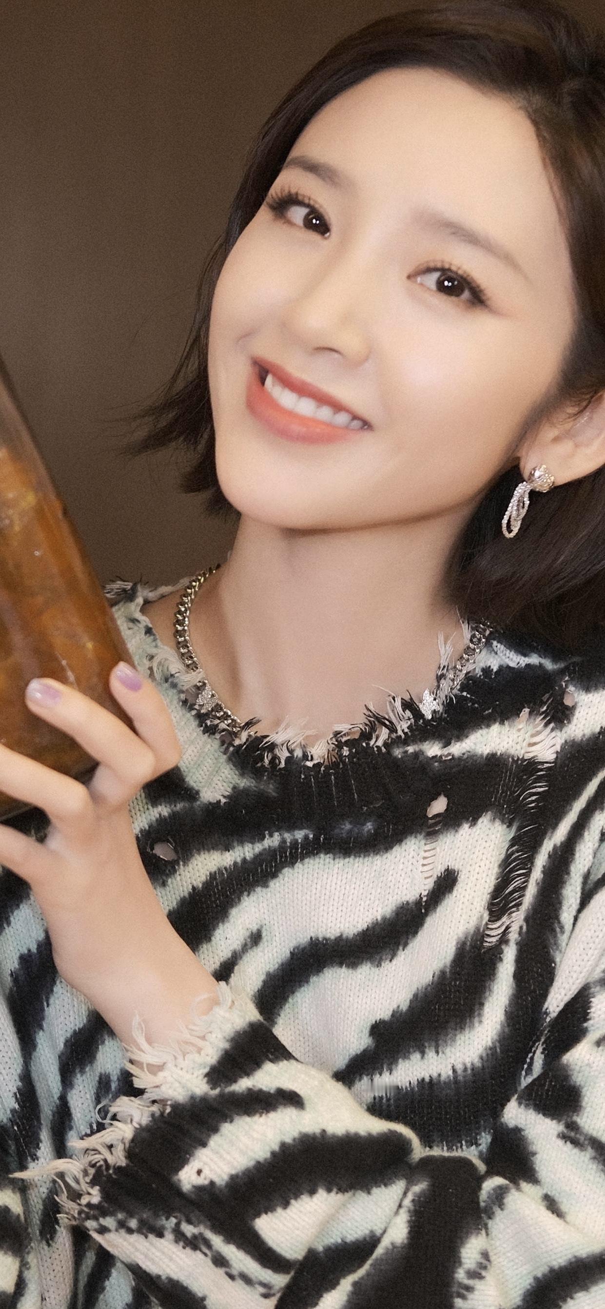 美女壁纸-第6237期-唐艺昕