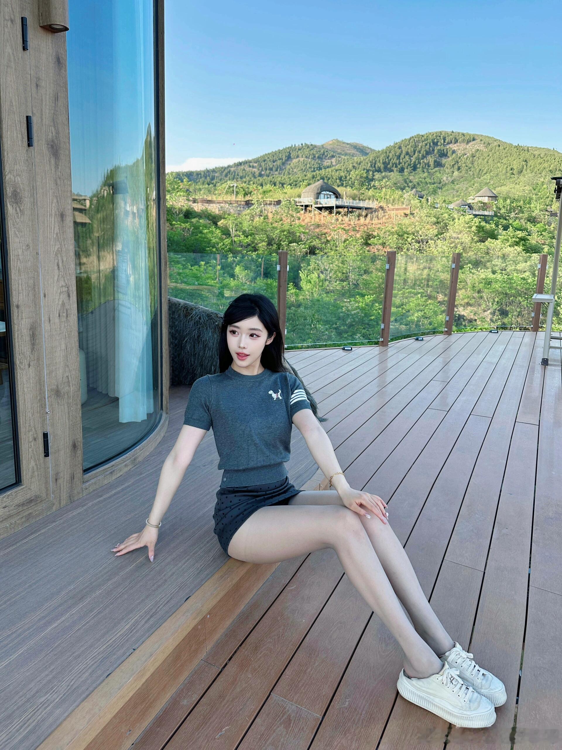 超薄灰丝，山间民宿旅游照～​​​