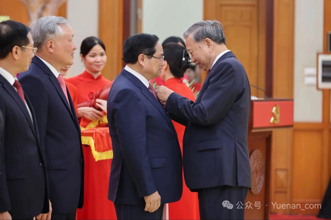 体面退休的信号！苏林在越南中枢驻地，携四驾马车等高层，为范明政、阮和平、盘庭镯等