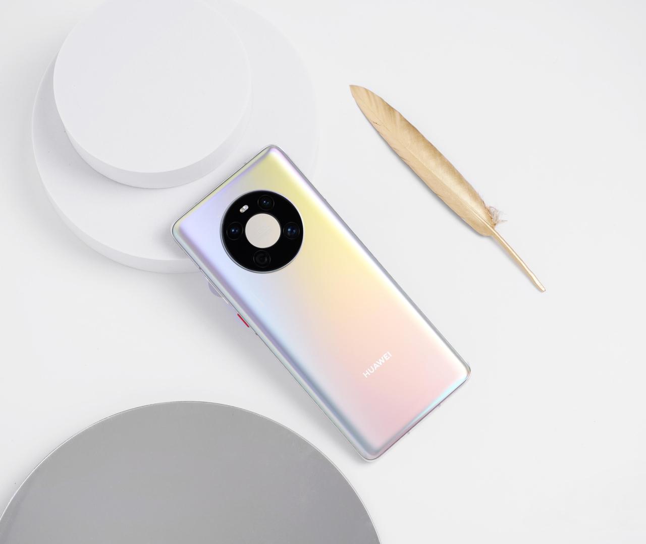 据说今年华为Mate40系列还有超1000万的用户，这个数据是华为官方在5月份自