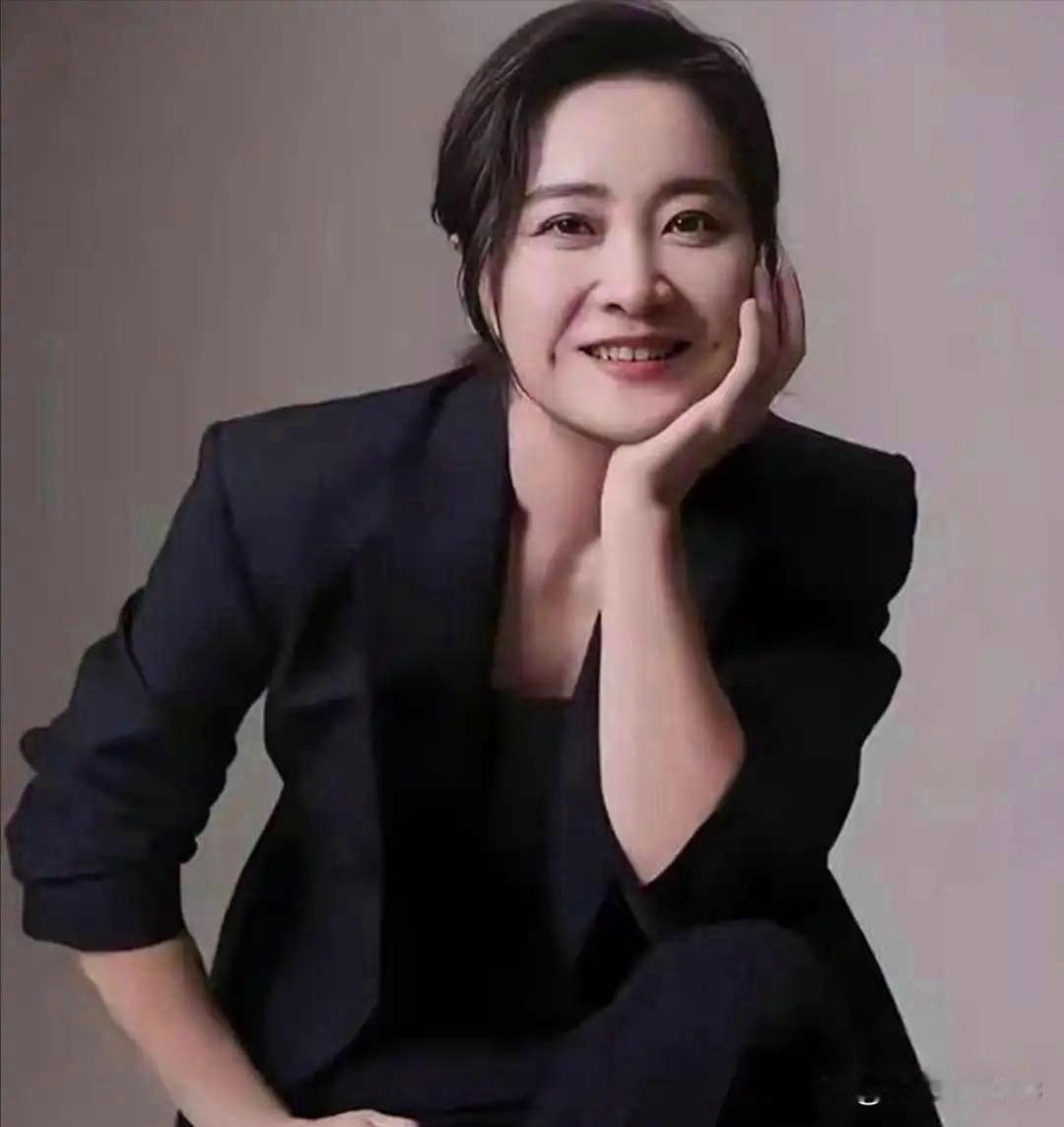 扒一扒贾玲的收入账：拍《李焕英》，54亿票房，她到手才5000万，剩下的全让资本