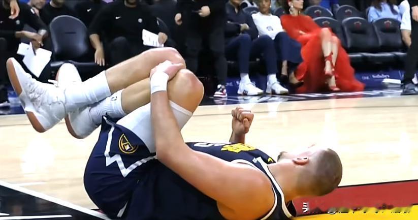 好消息是约老师的问题不大坏消息是约老师本赛季将失去所有评奖资格约基奇诊断是左