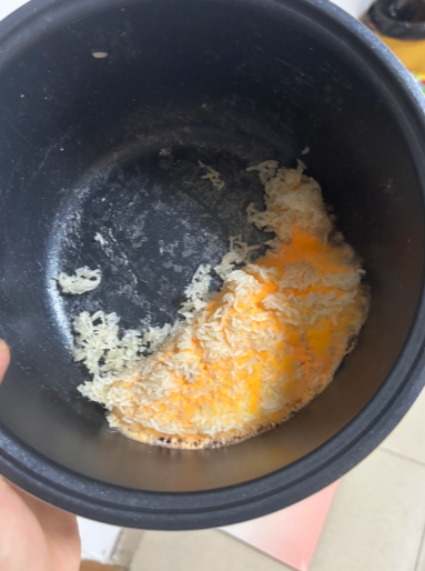 没吃完米饭忘记倒了，这是什么菌怪好看的