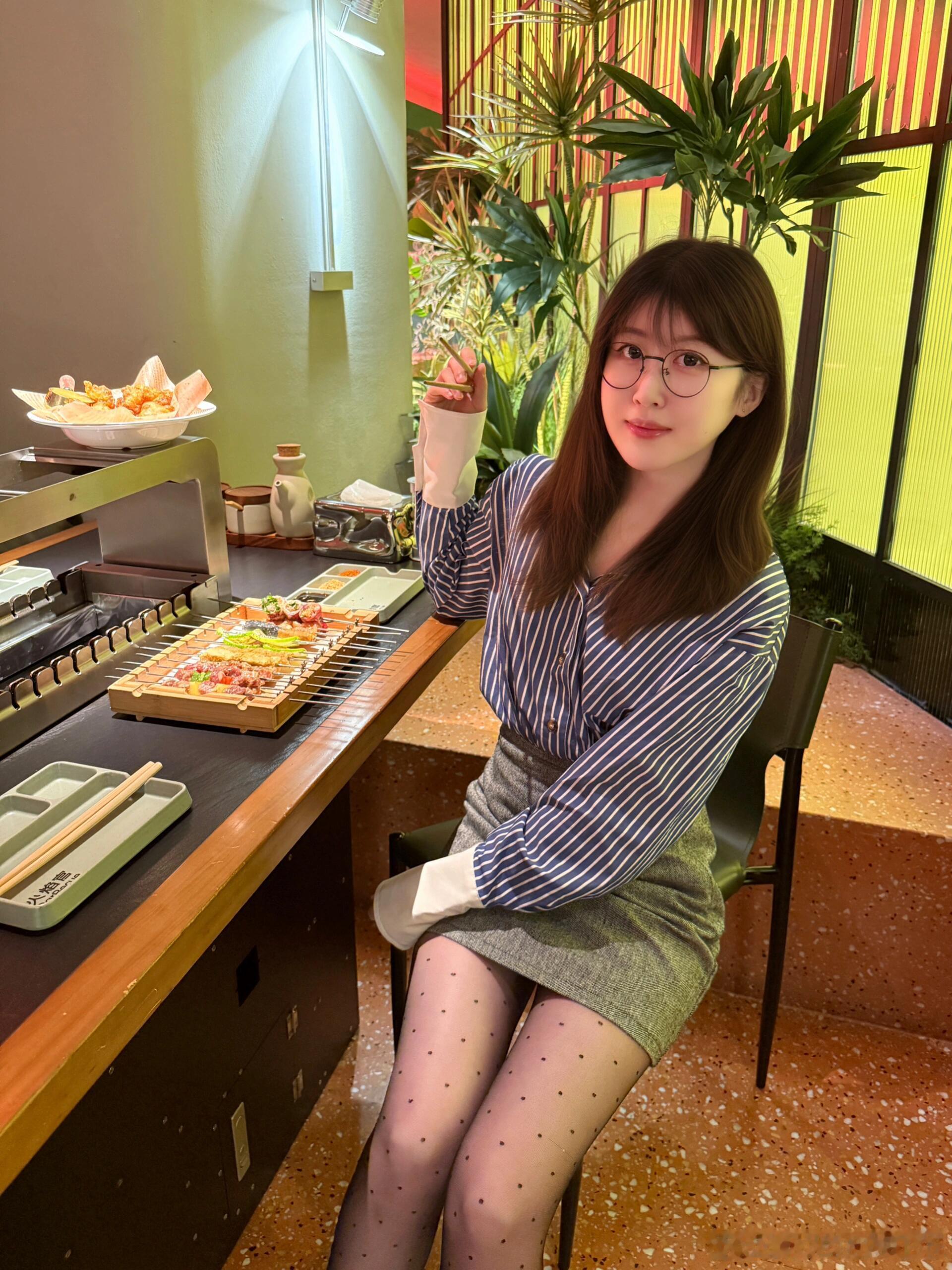 波点黑丝装点深秋~​​​