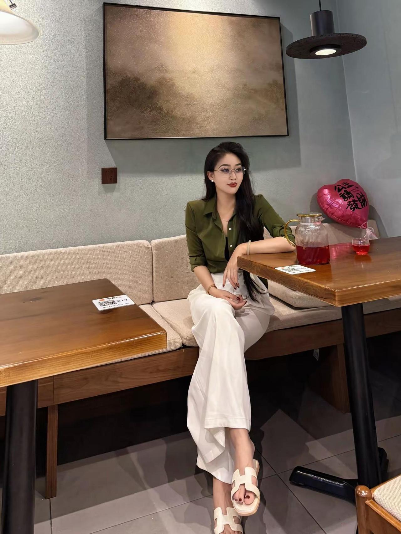 本来我也想过六一的，但是算了，我的身材小孩子可没有御姐