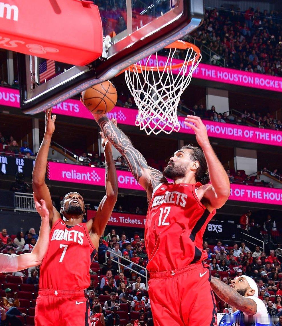 在他们的4连胜期间，火箭队在斯蒂文·亚当斯上场时间内的净胜分效率为+37.5🔥