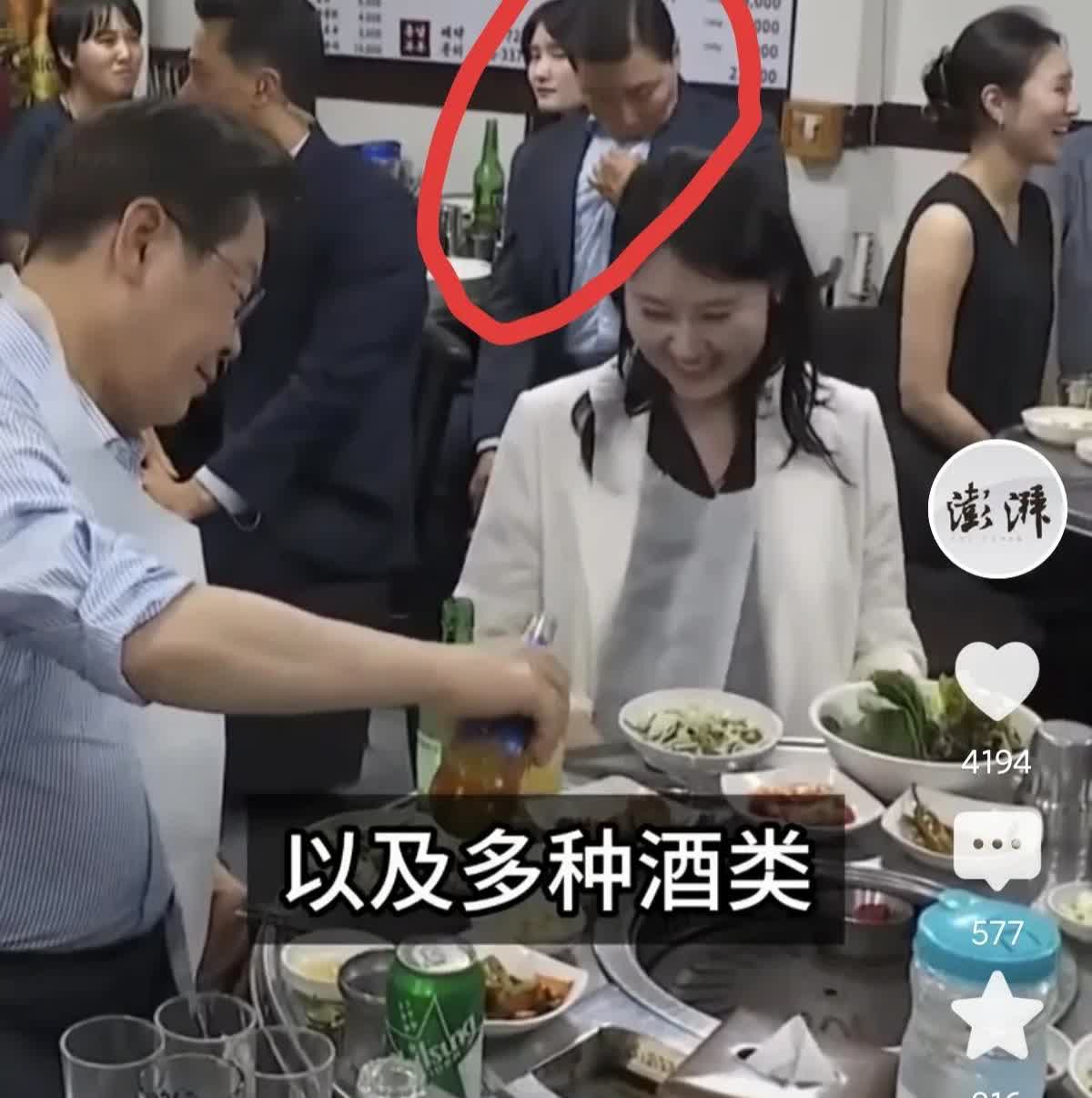 考虑过别人感受吗？[捂脸哭]你倒是喝着美酒，吃着烤肉，美女陪着，考虑过保护你的