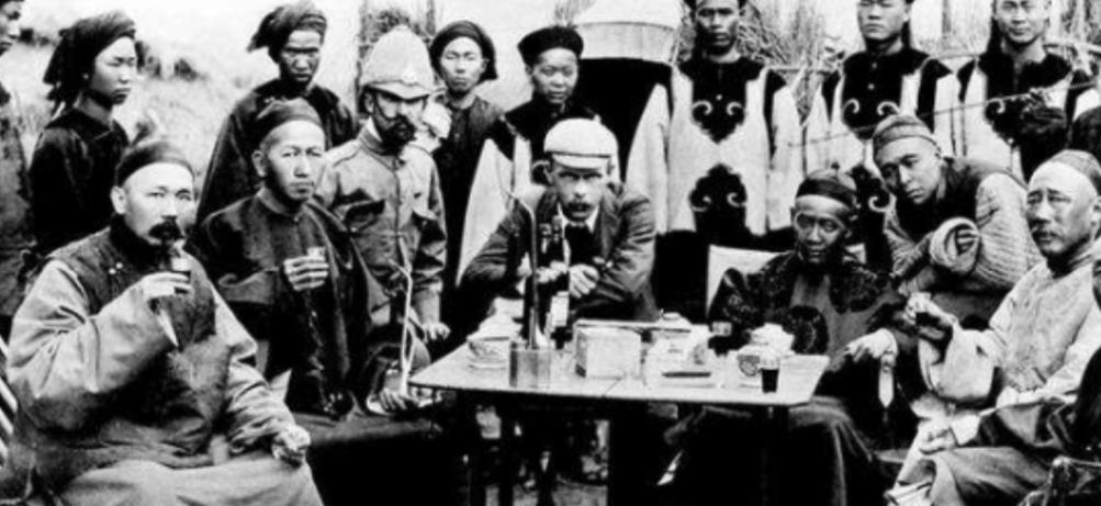 1911年外蒙古宣告自治的时刻，清政府实际已失去对该地区的掌控能力。这个时间点