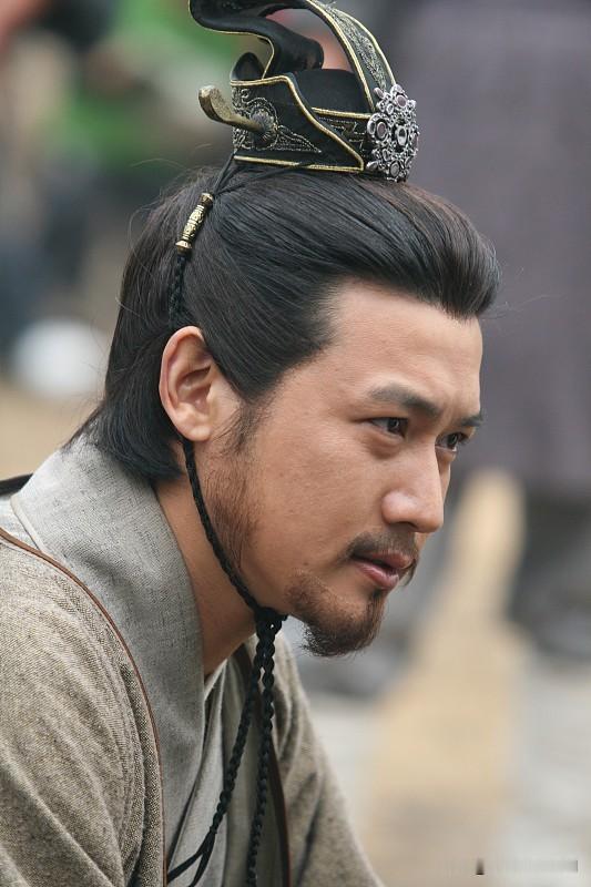 诸葛亮为什么能被推崇千年?诸葛亮能被推崇千年，真的不是全靠演义吹出来的。很多人对他的印象停留在借东风