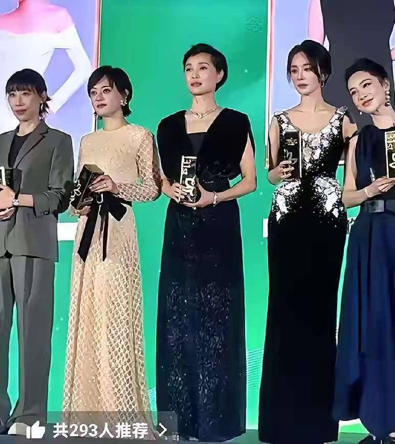 圈内的几个大花同台，最耀眼的是一身黑色连衣裙的吴越。和孙俪、任素汐、杨幂等同框