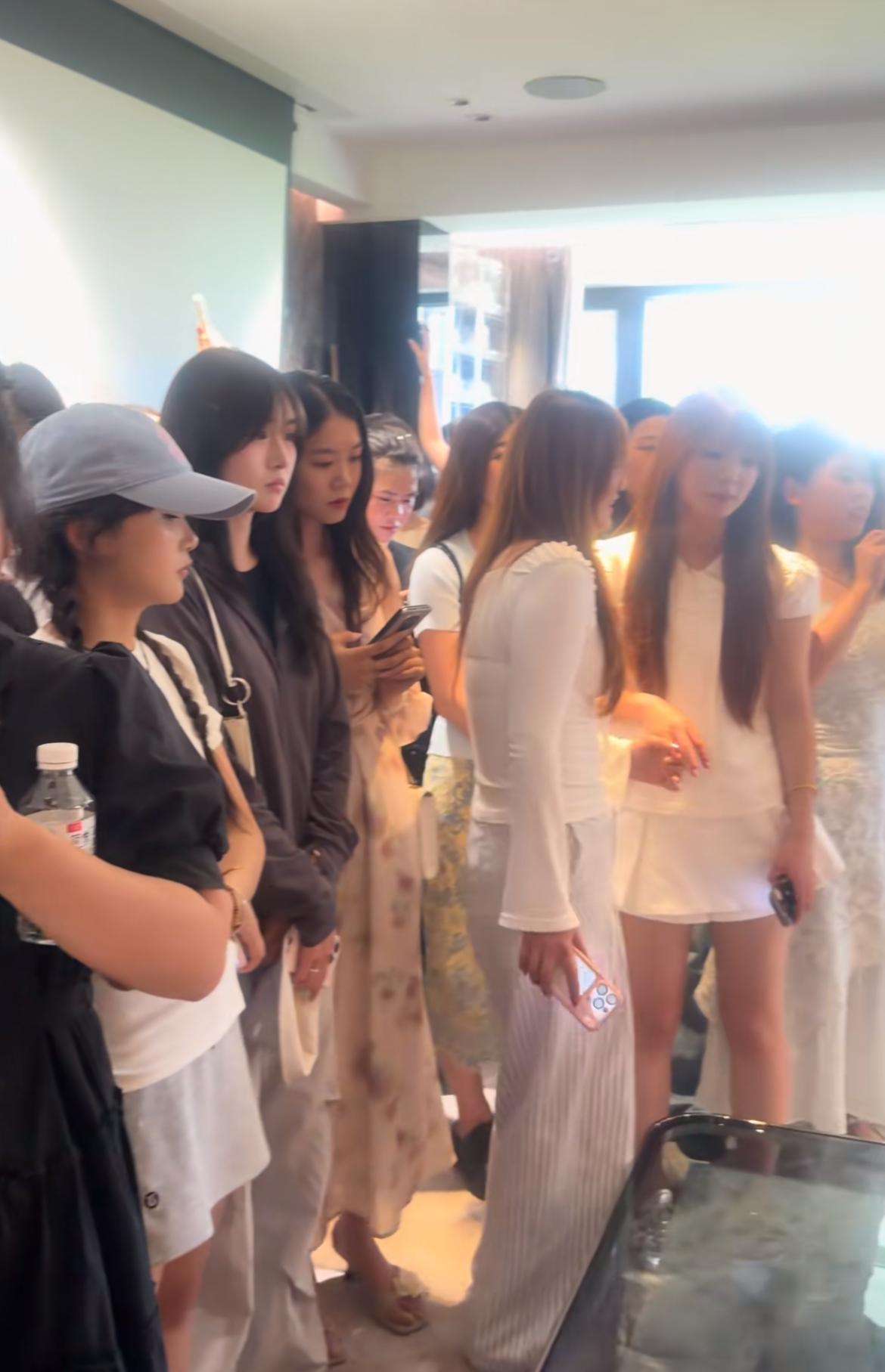 几百位美女同时现身“紫云府”！徐州网红王志诚太豪横，给小舅子安排了几百个美女