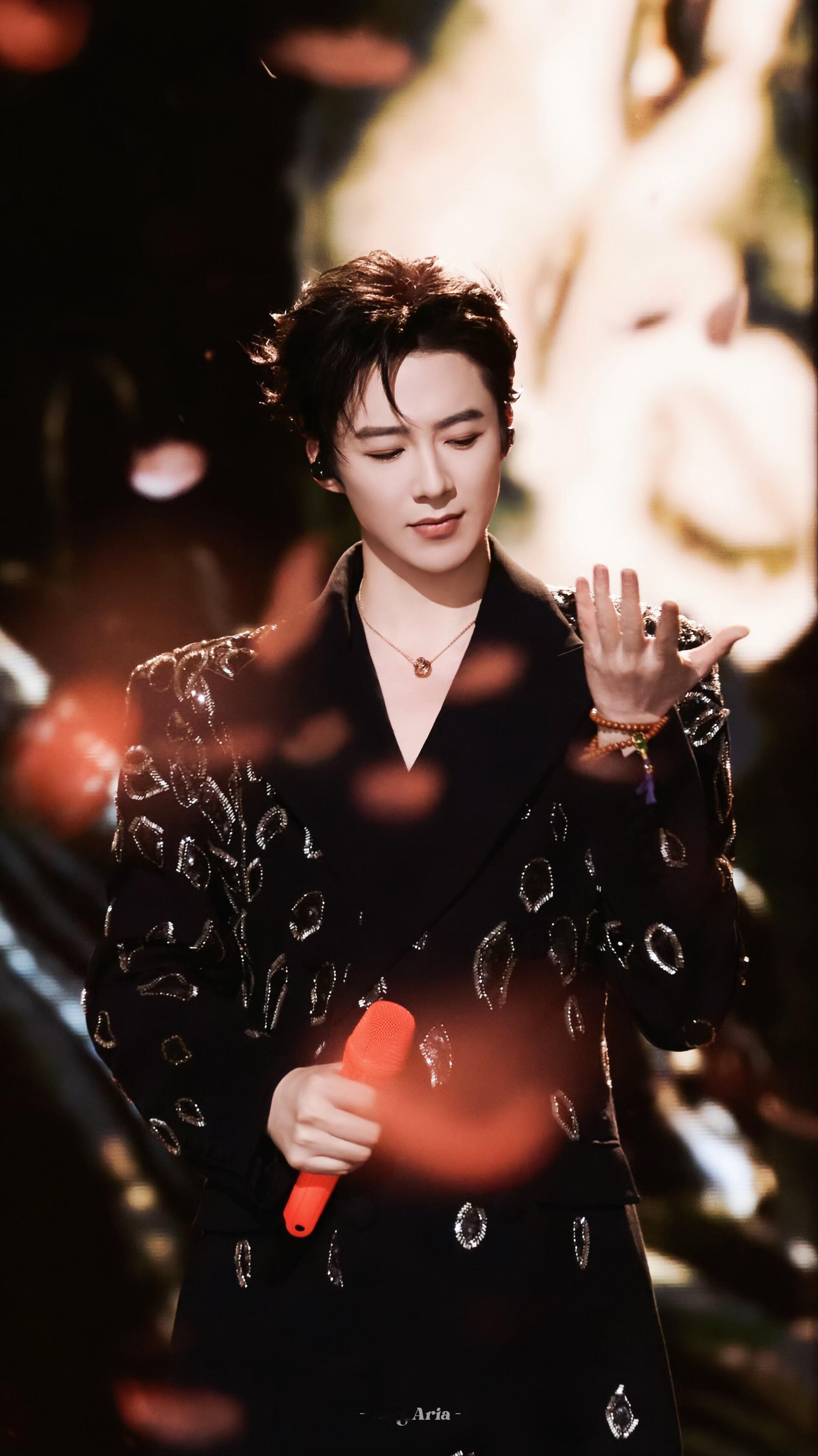 江苏卫视跨年到底有谁在啊江苏卫视跨年俺们刘宇宁得在吧👀！到底什么时候官宣啊，这