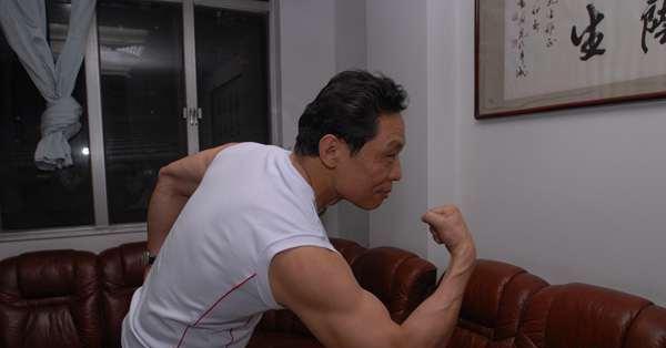 钟南山院士的养生方法完全值得借鉴！88岁那年，钟南山在台上小跑着出场了。