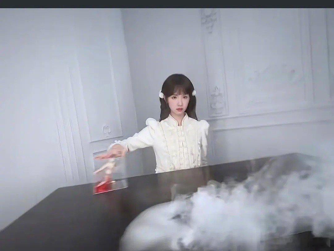 陈都灵玩偶妆造来看，是不是必爆局了～