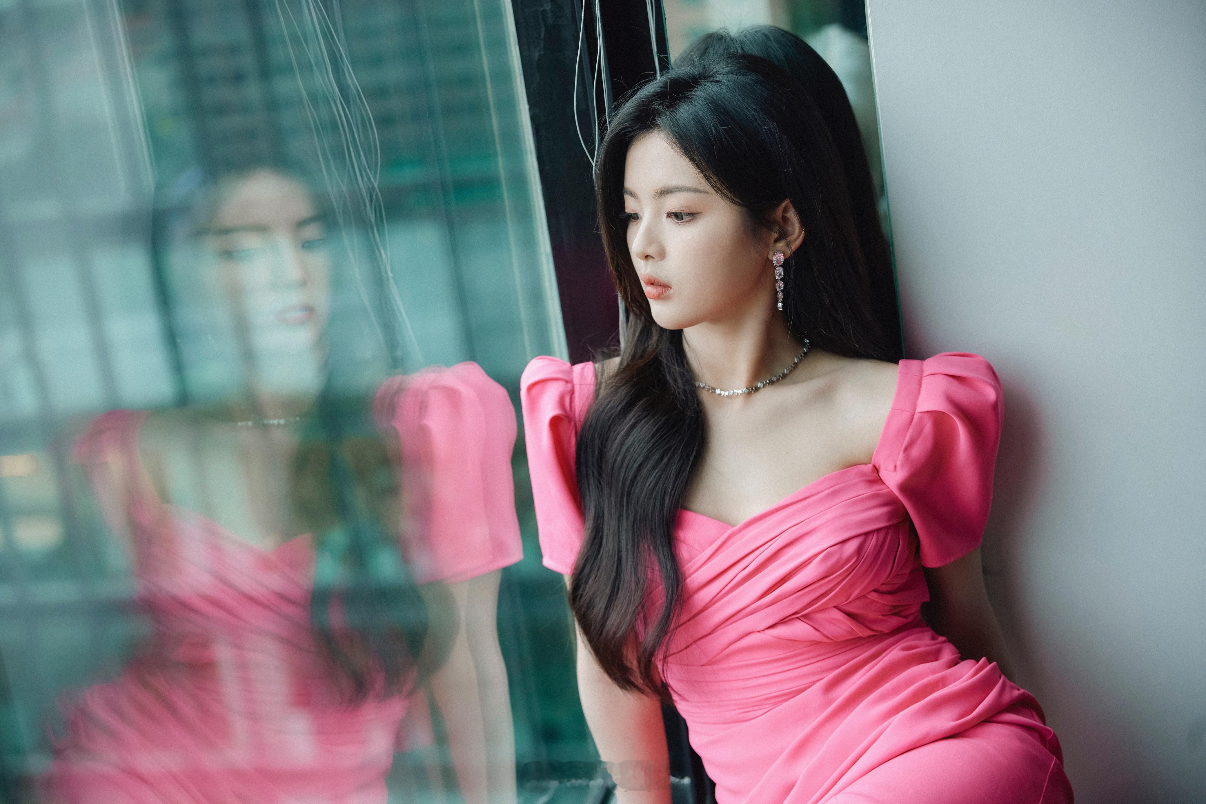 杨超越抹胸裙热图阁公众号