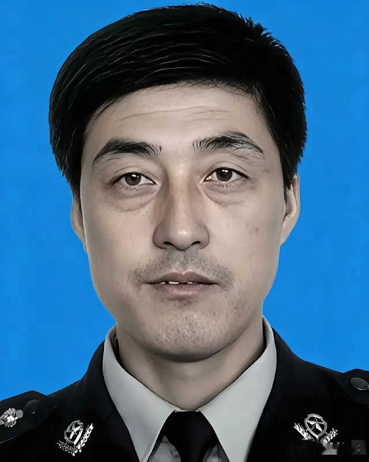 李纯平，1964年1月出生在黑龙江绥化兰西县。1983年，他接过父亲的接力棒，成