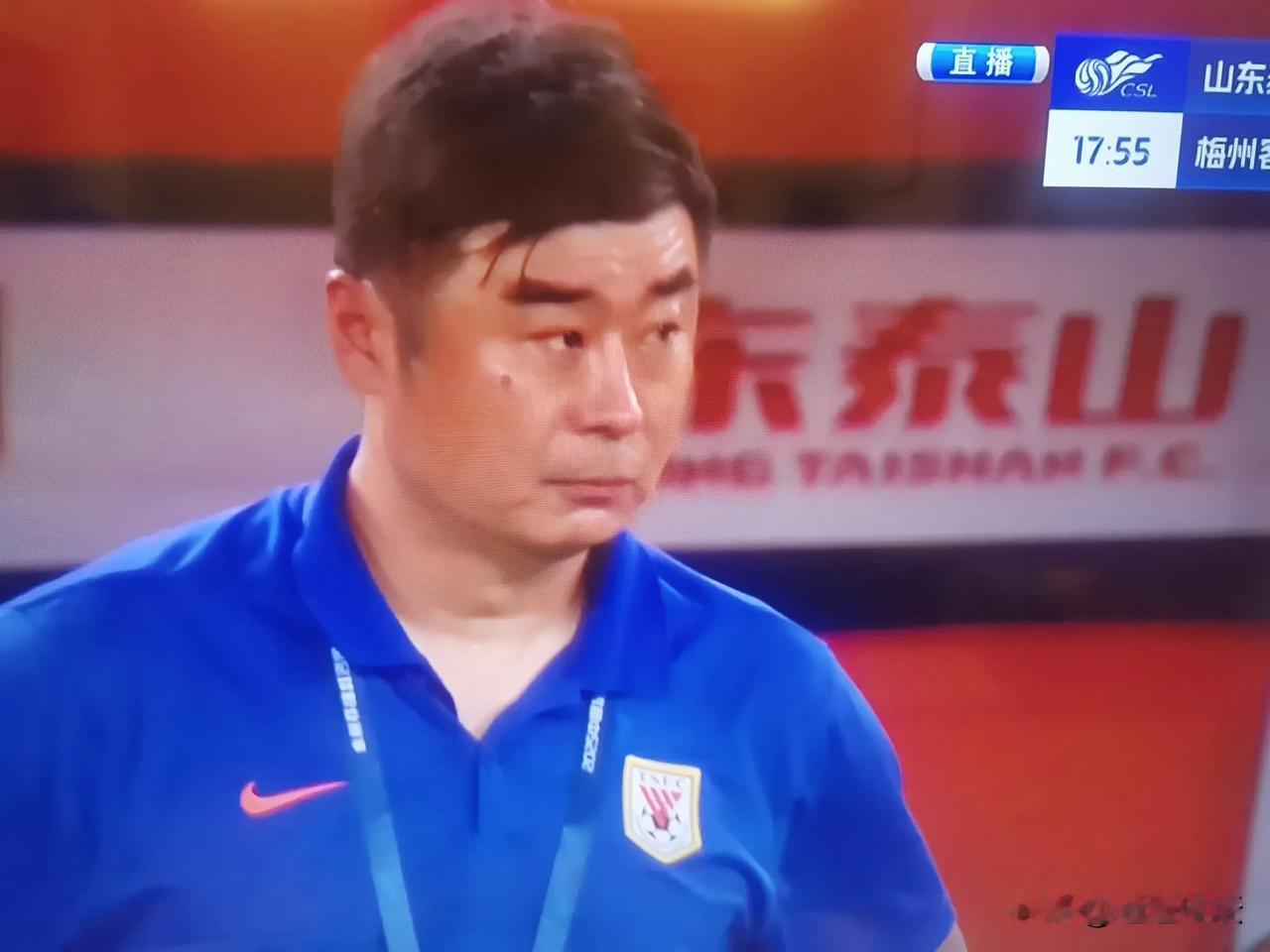 估计这一场不胜，韩鹏有可能下课！说心里话，这场比赛主裁判张雷对山东泰山真的是够意