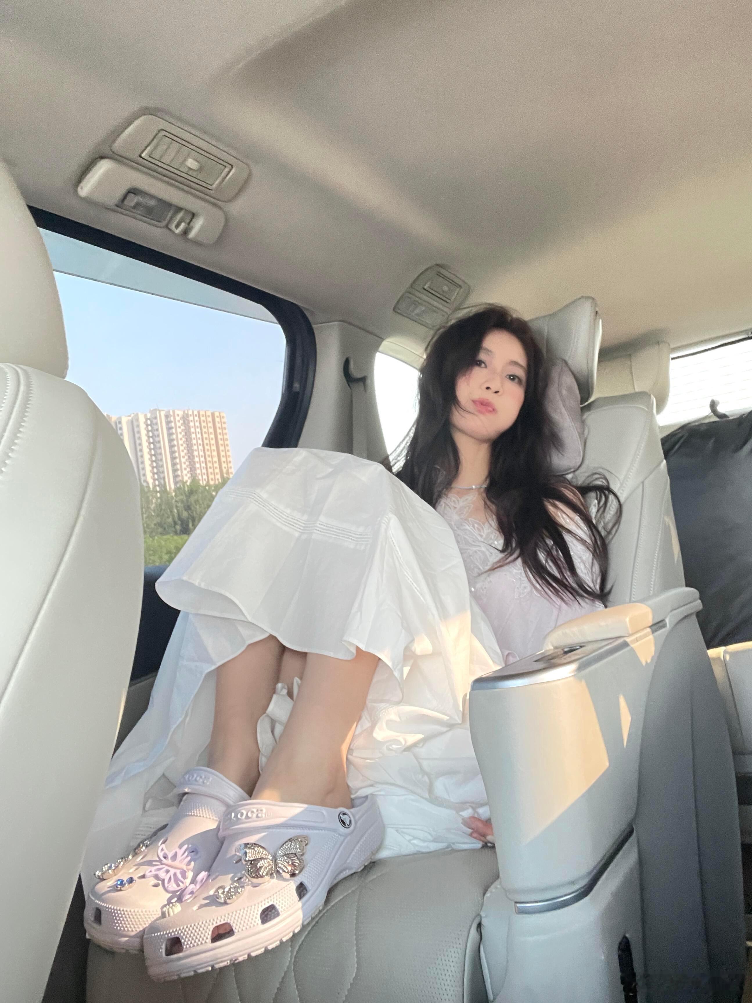 戚砚笛春季穿搭​​​
