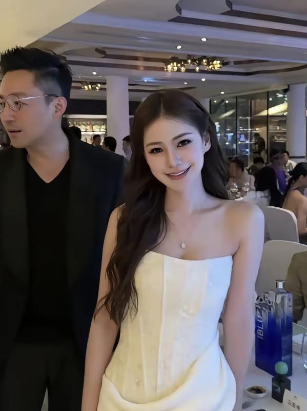 马筱梅直播一句话，把汪小菲的底裤都扒了。她说汪小菲想在台北买大平层，结果一看价