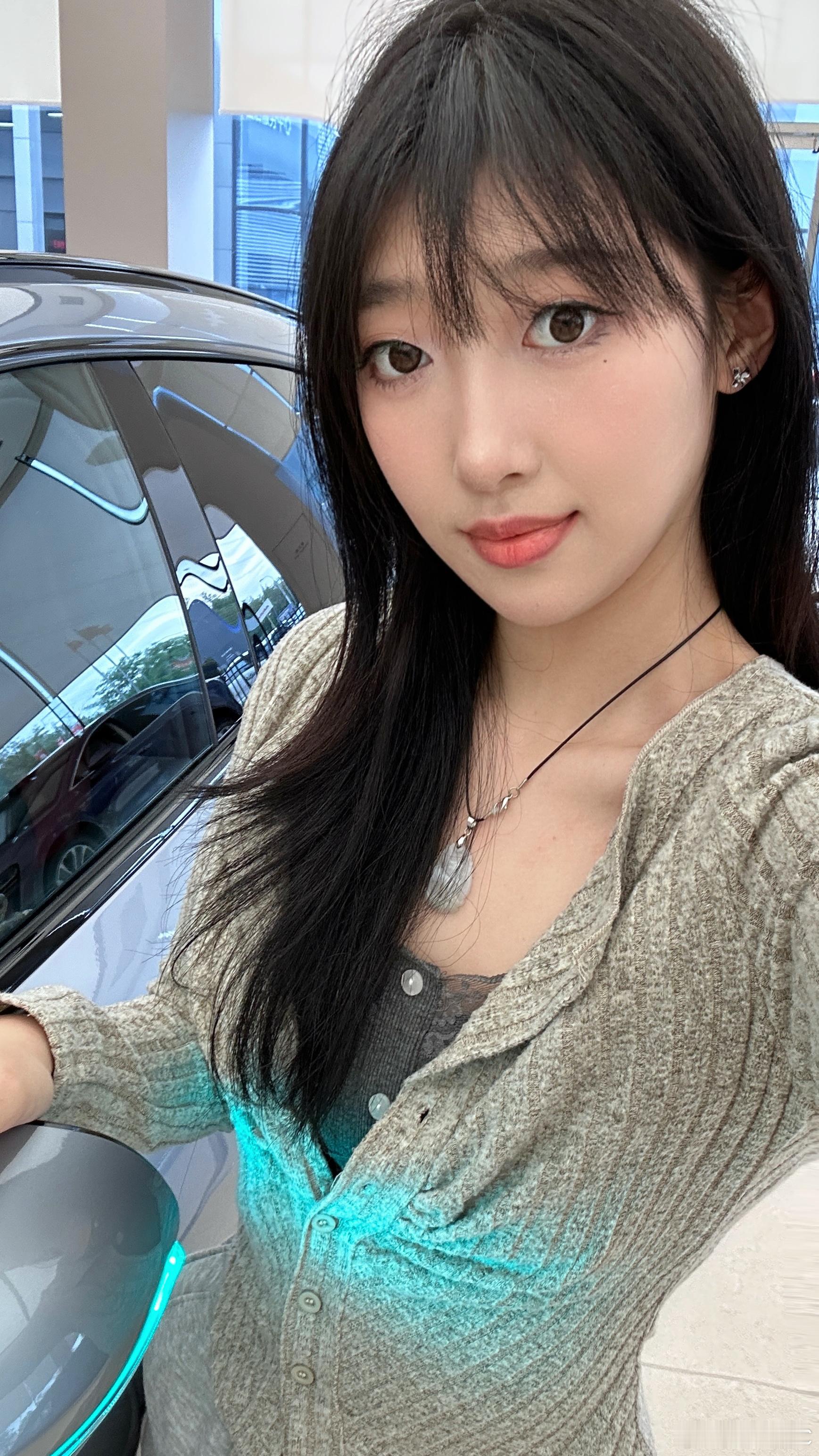 尚界Z7T到店了！午休和同事来鸿蒙门店吃个饭顺便替大家提前看看实车～这次看的车型