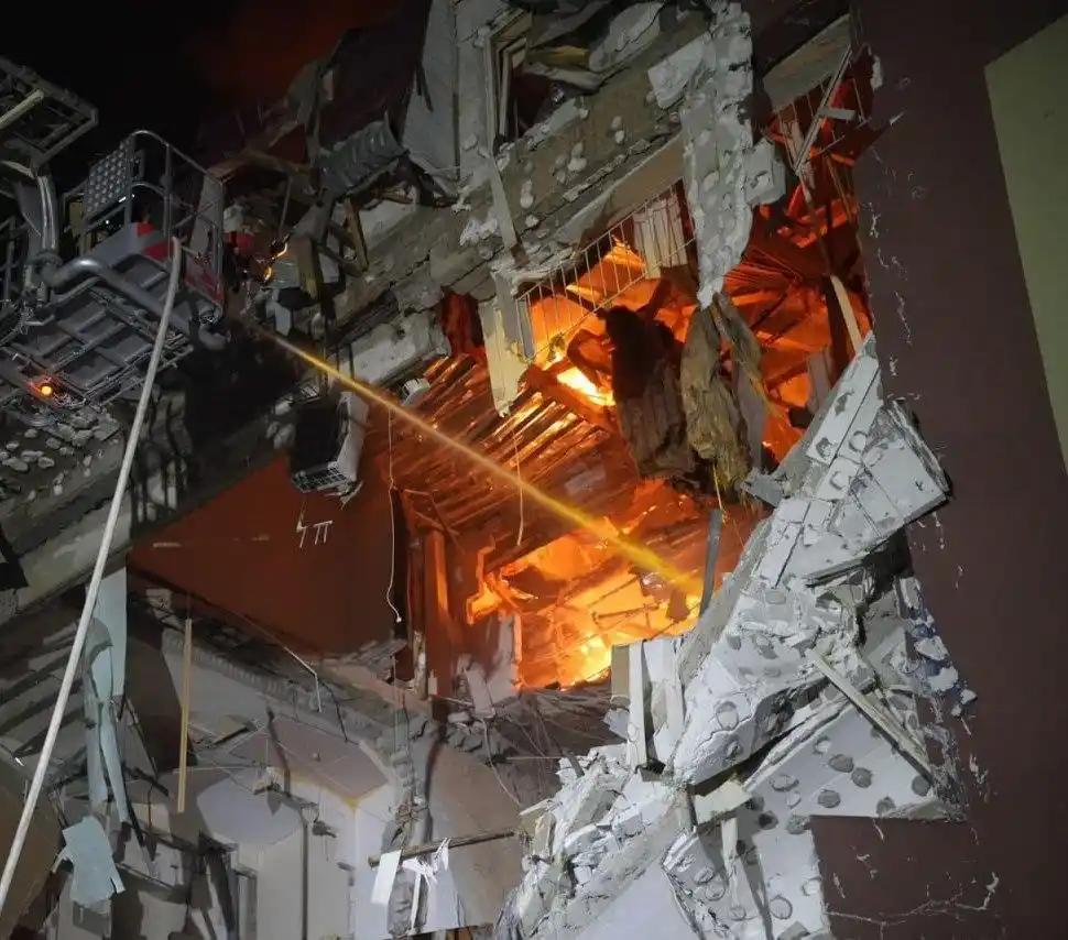 4月6日凌晨，乌克兰境内突然响起密集爆炸声，俄军直接派出大批无人机，对乌克兰展开