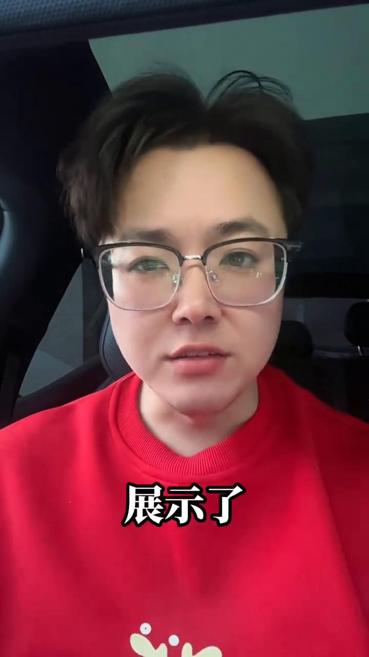 今年春晚敌军彻夜难眠。你说下次阅兵会不会机器人方阵？还真不一定。春晚机器人不只