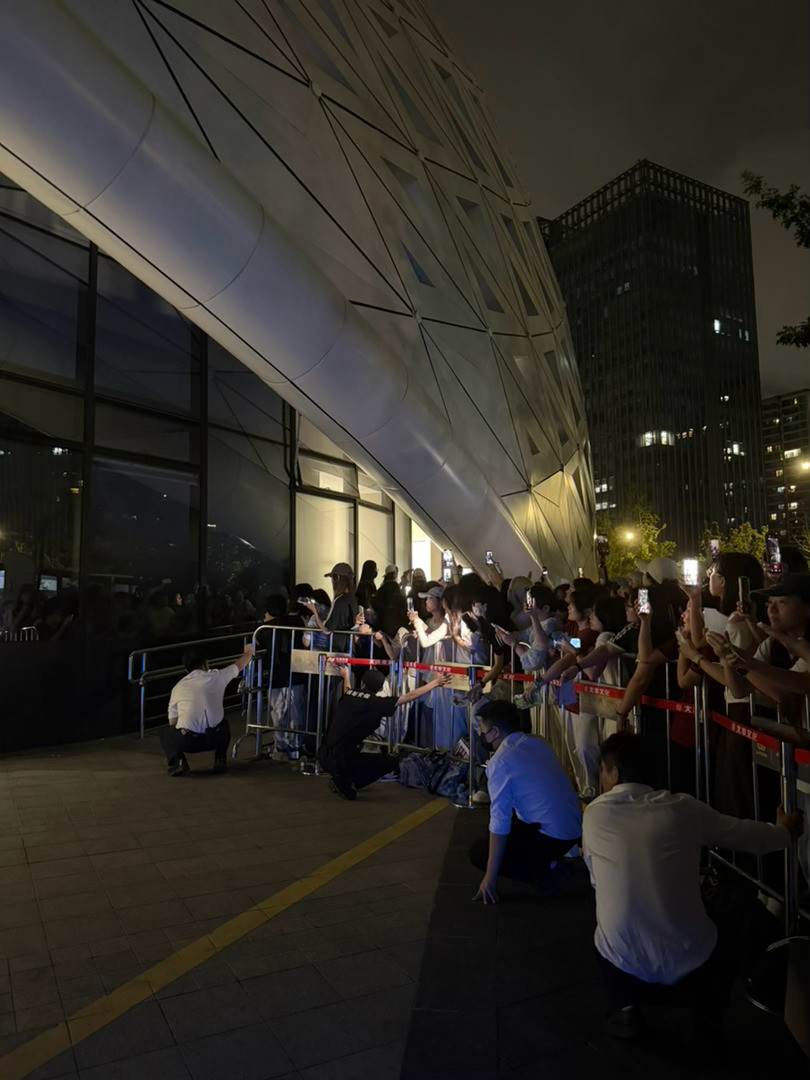 寻找一下吴宣仪在哪里我们姐就这样照顾到每一个角落里的粉丝