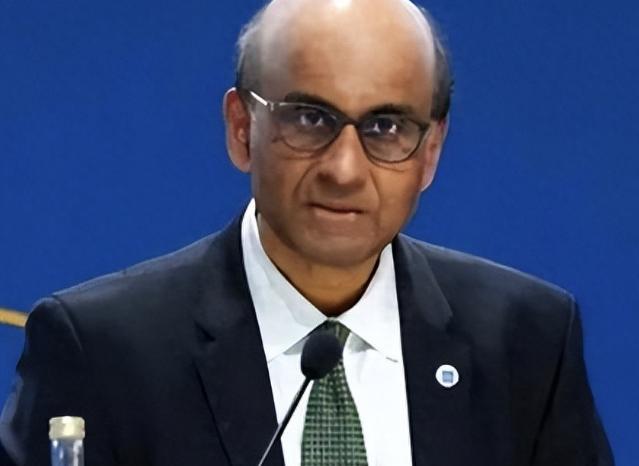 新加坡劝中国放弃自给自足，还说老美有绝招，把我们踢出SWIFT？2025年10月