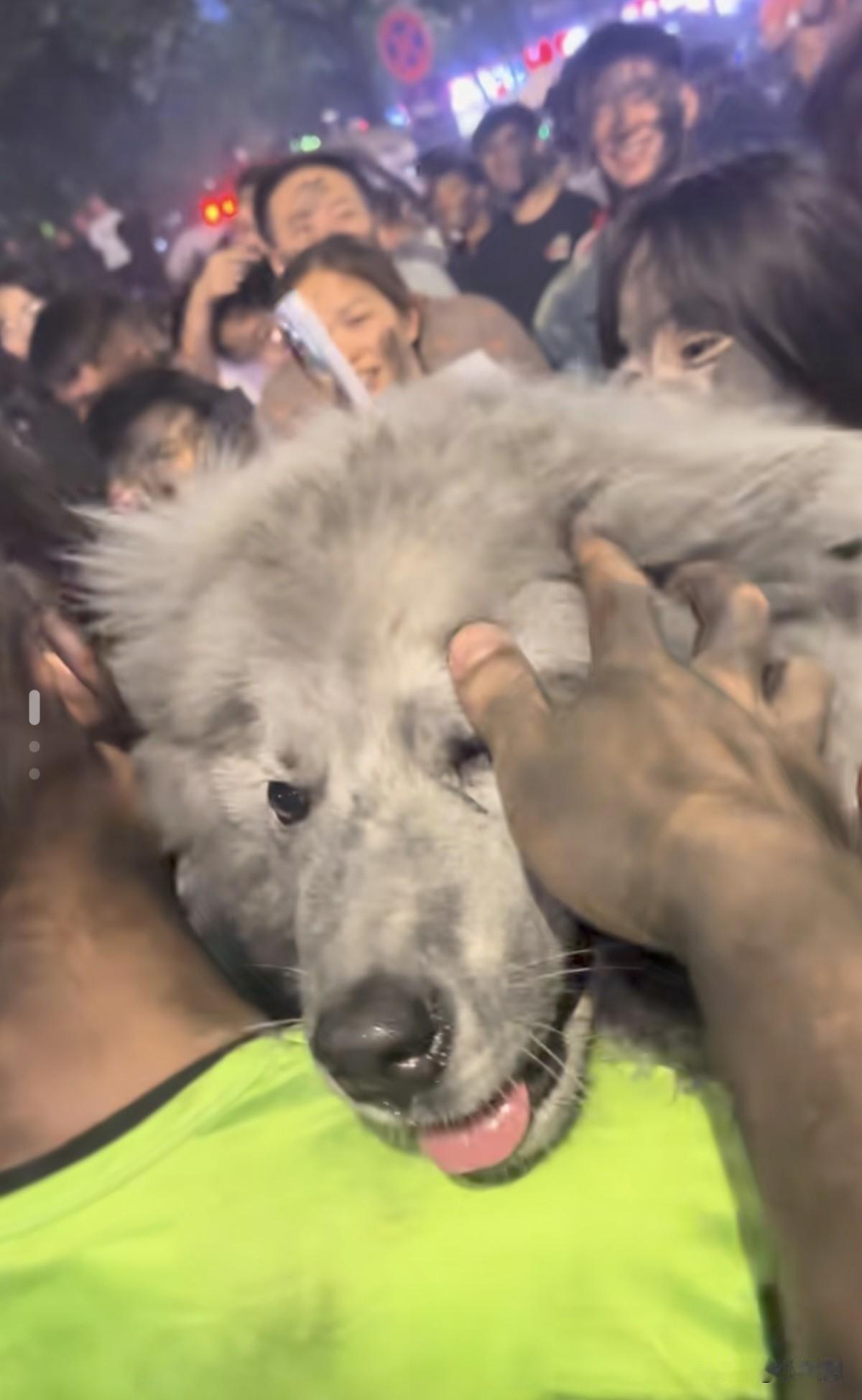 谁懂啊！火把节“抹黑脸”才是真·社交天花板谁懂啊家人们！云南火把节这波“抹