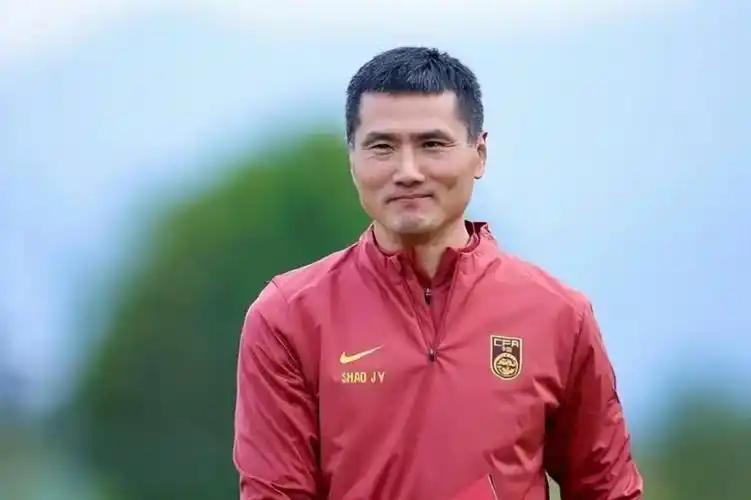 3月31号这天中国足球真是热闹，三支队伍一起出征，跟赶集似的。下午2点邵佳一带