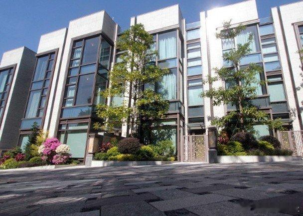 「歌神」陳奕迅（Eason）樂壇獨當一面，投資「磚頭」有道的他，再度出手以高達1
