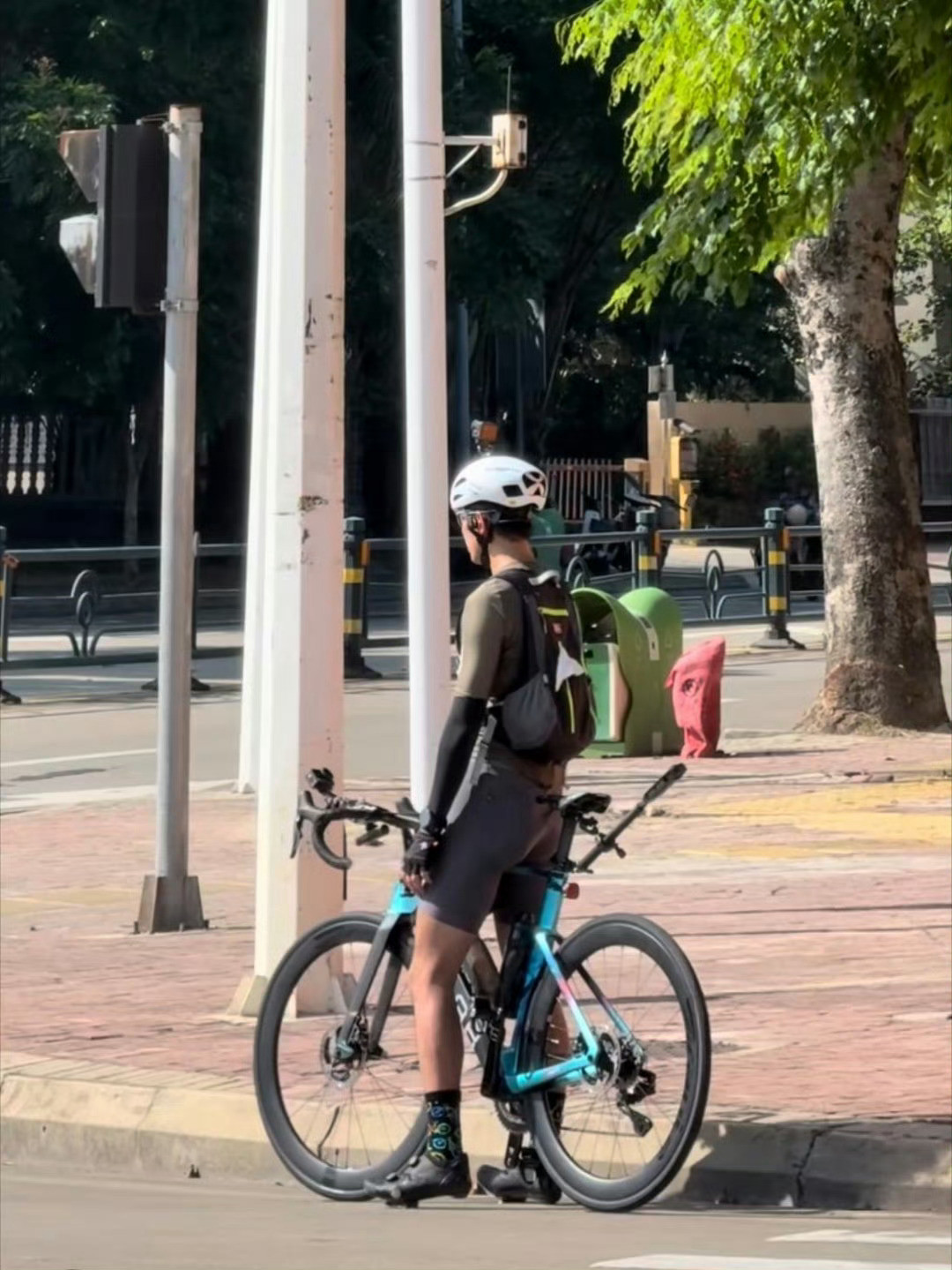 吴磊已完成公路车环海南岛骑行吴磊已完成环岛骑行吴磊和骑友都很贴心，好想快点看到骑