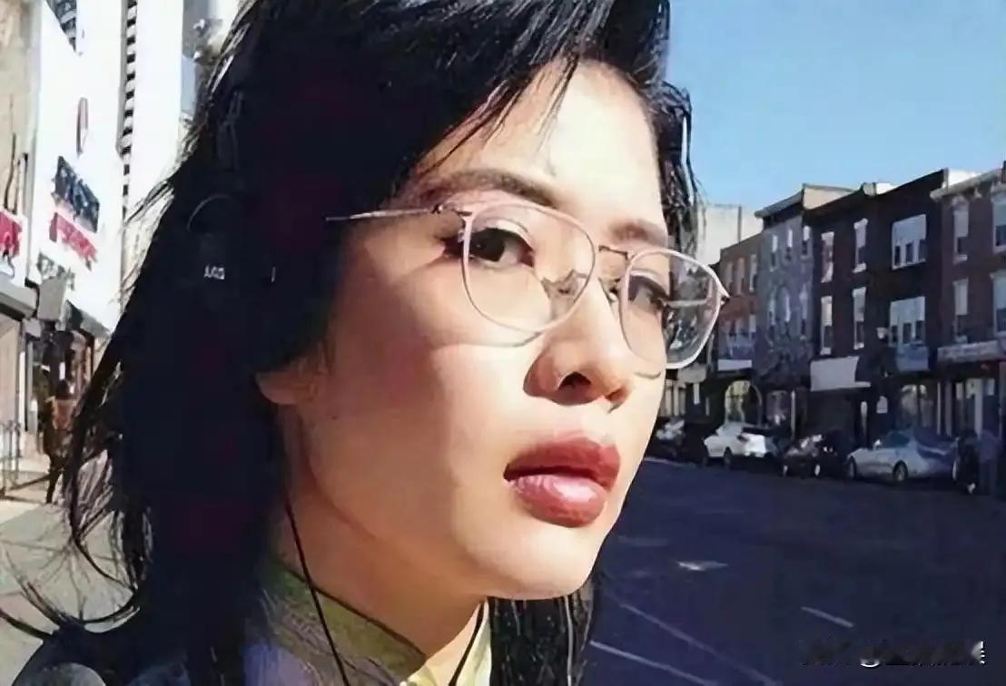 臭名昭著的“恨国女”许可馨，竟在美国结过婚！她曾扬言将全部资产捐给反华组织，如今