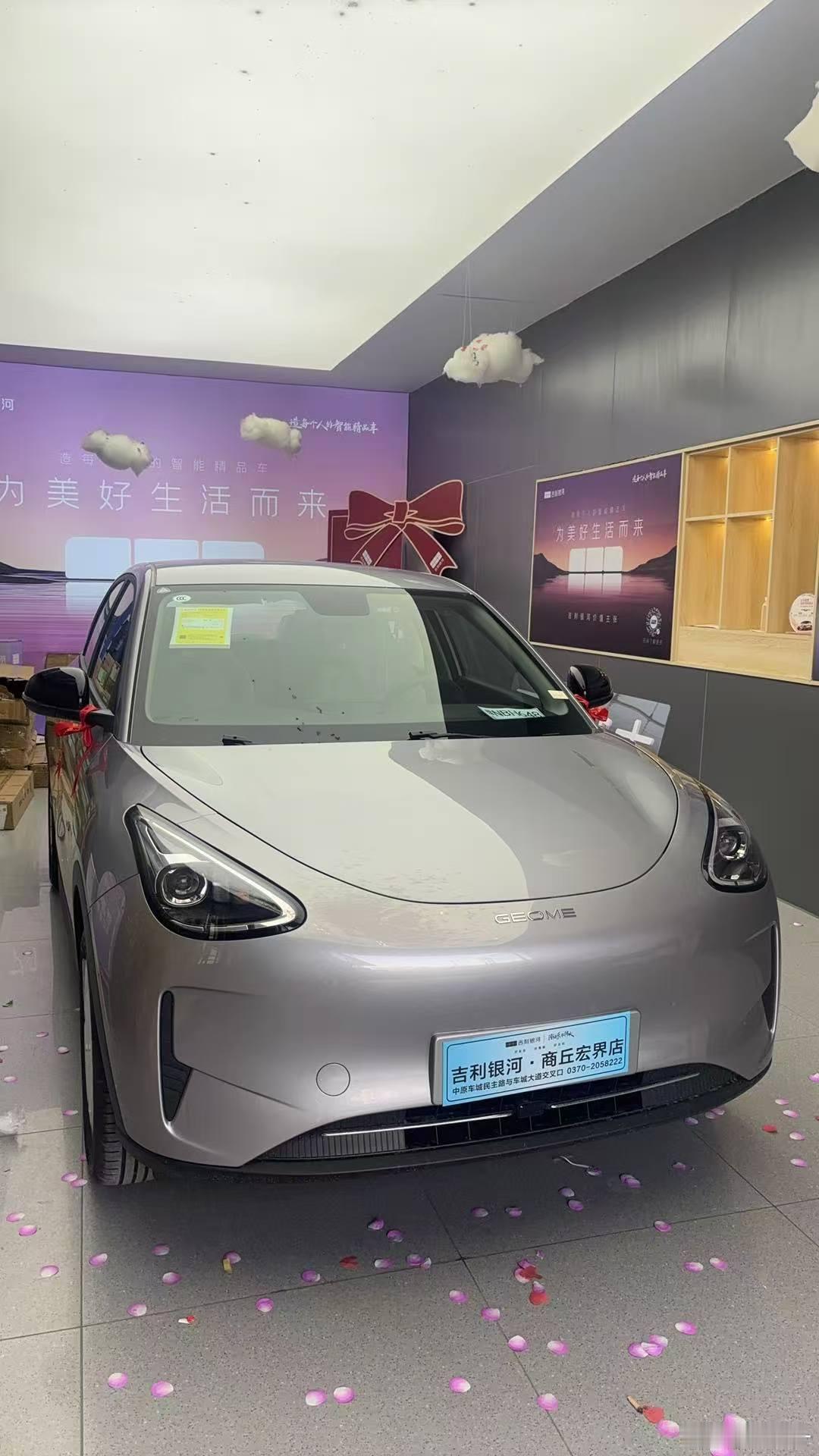 订的吉利银河星愿今天提车了，因为是在老家订的，所以没能回去。这车，十月份的销量是