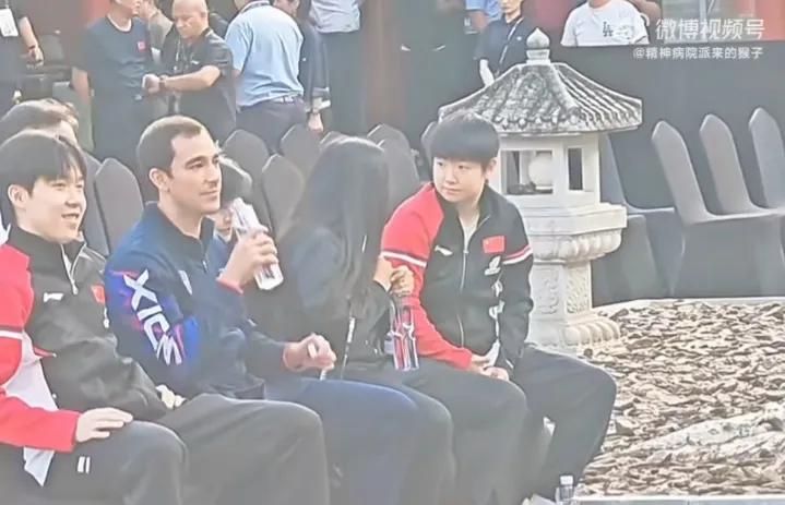 中国大满贯抽签仪式高端大气上档次。地点在感觉像北京石景山首钢园八极场[赞]。抽签