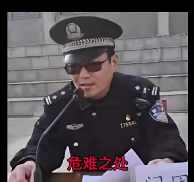 血样差点被毁！闫所长一句“快跑！关手机！”把所有人吓醒。杜大娘的“道行”