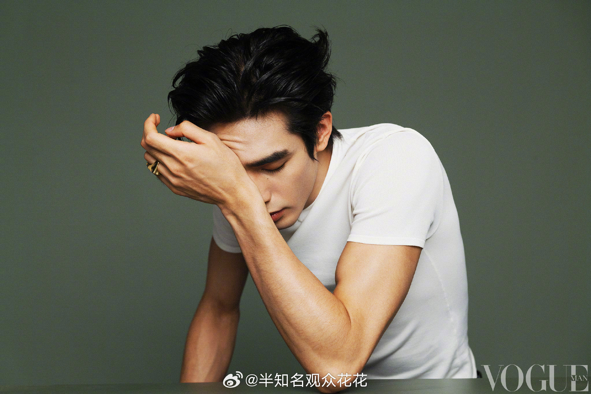 全世界来感受这个性张力。。。。。宋威龙无袖肌肉线条宋威龙好强的性张力